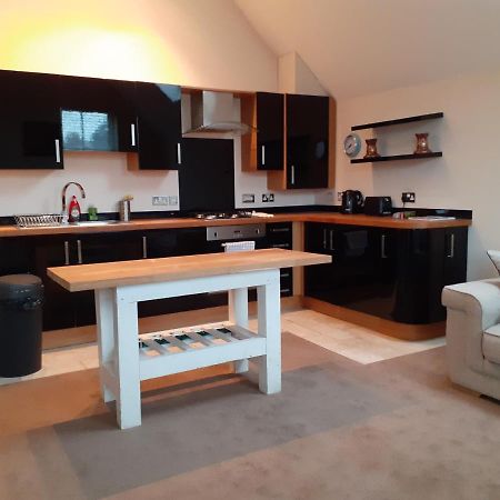 Modern 2Nd Floor 1 Bed Apartment In The Heart Of Λαντούντνο Εξωτερικό φωτογραφία